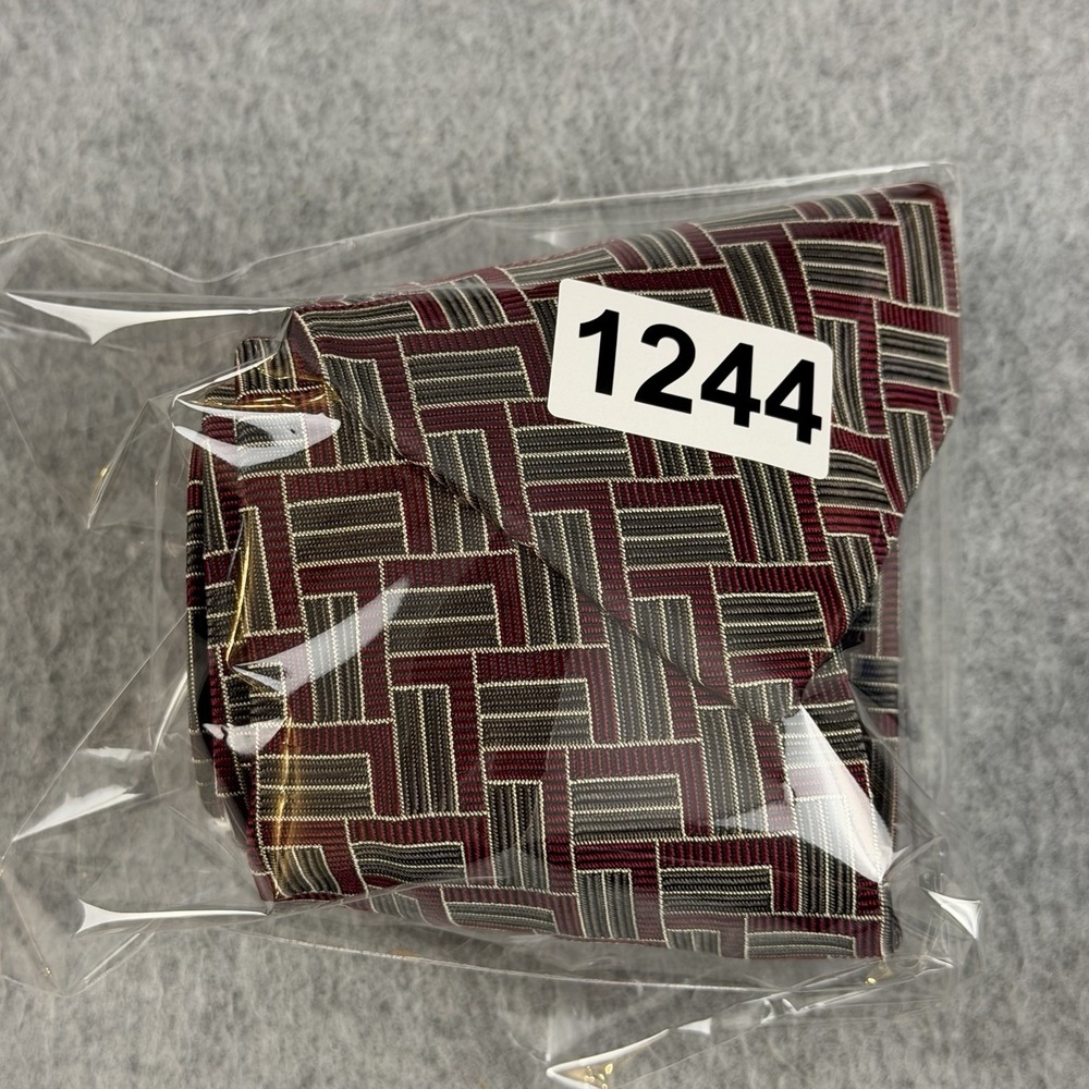 Vintage Garrick Anderson Edward Gray Silk Tie Burgundy Geometric USA 56x3.9" - Picture 7 of 7